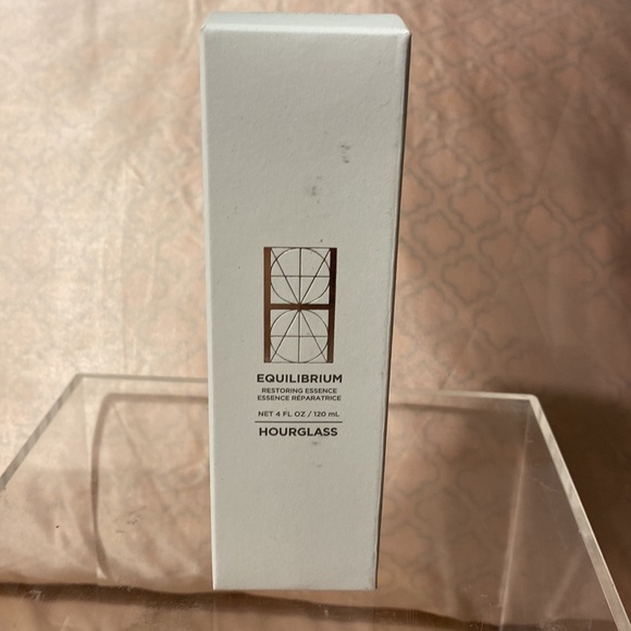 HOURGLASS EQUILIBRIUM RESTORING ESSENCE - Picture 3 of 3